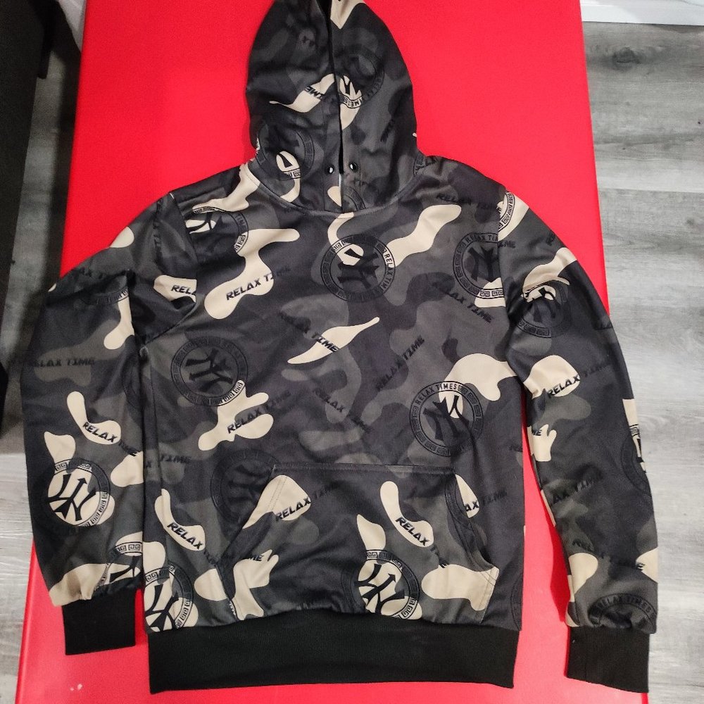 New Mentality camouflage hoodie kangaroo pocket men's size M